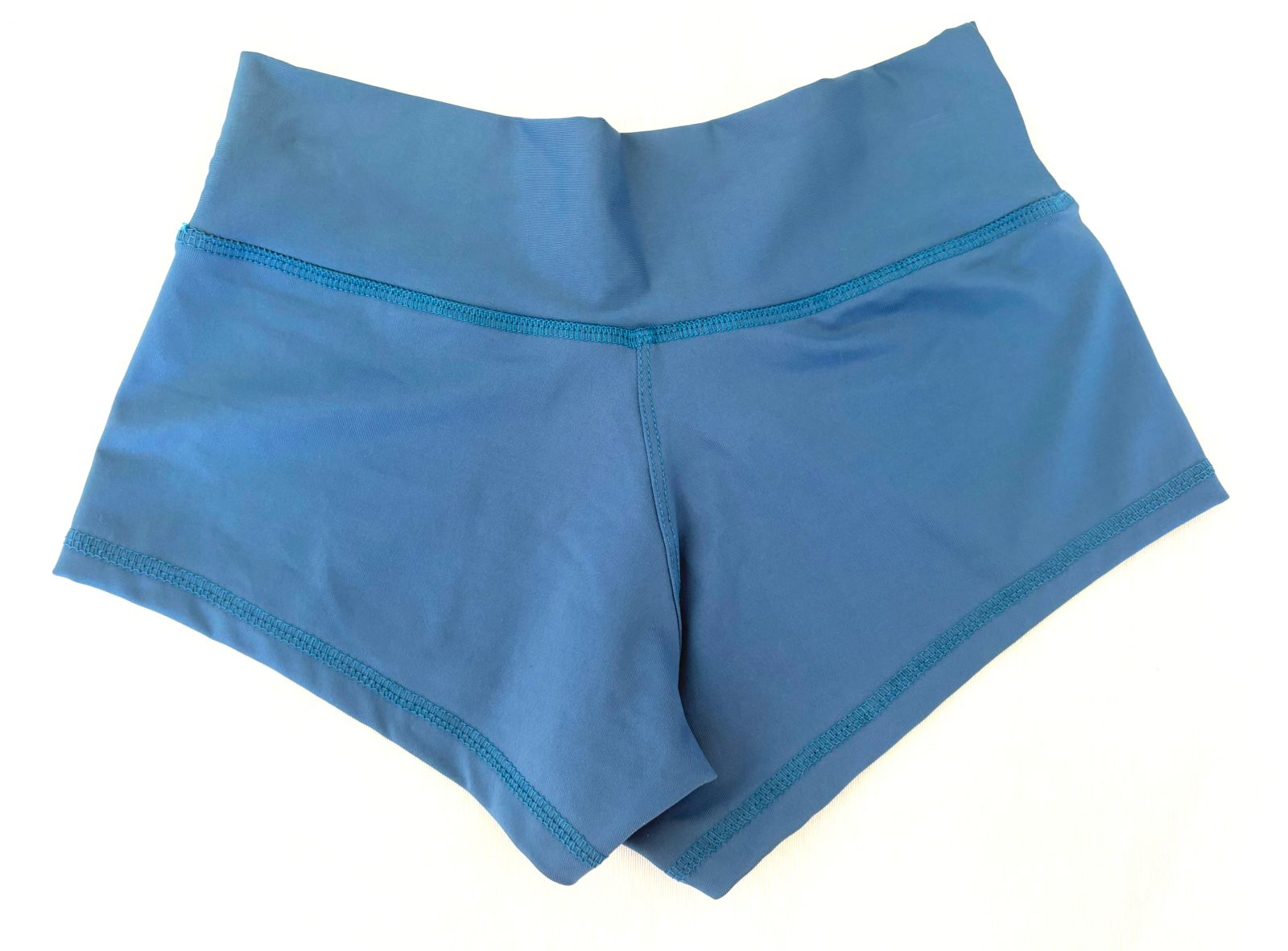 3. Short azul esmeralda